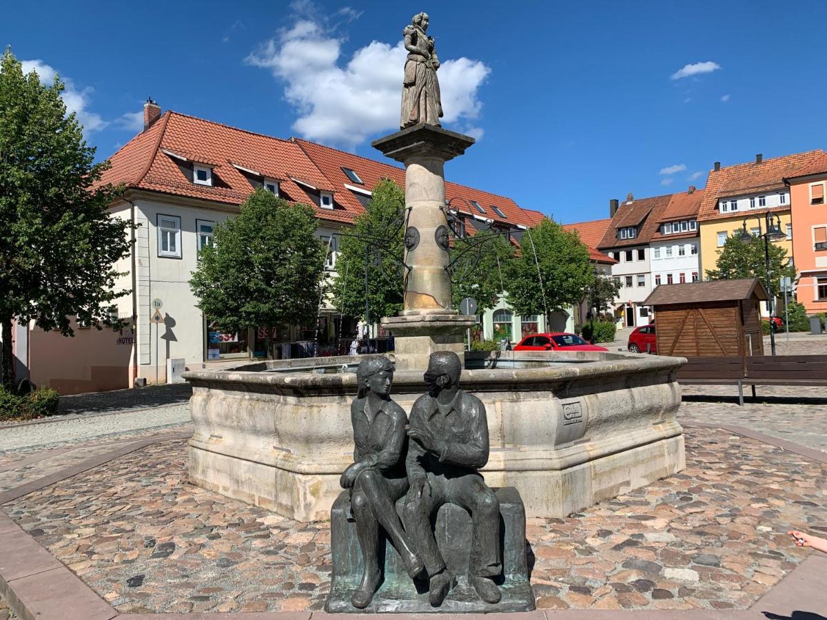 Apartment Im Sonneneck bis 4 Personen mit Parkplatz, W-LAN, Netflix im Thüringer Wald, Schleusingen Exterior foto