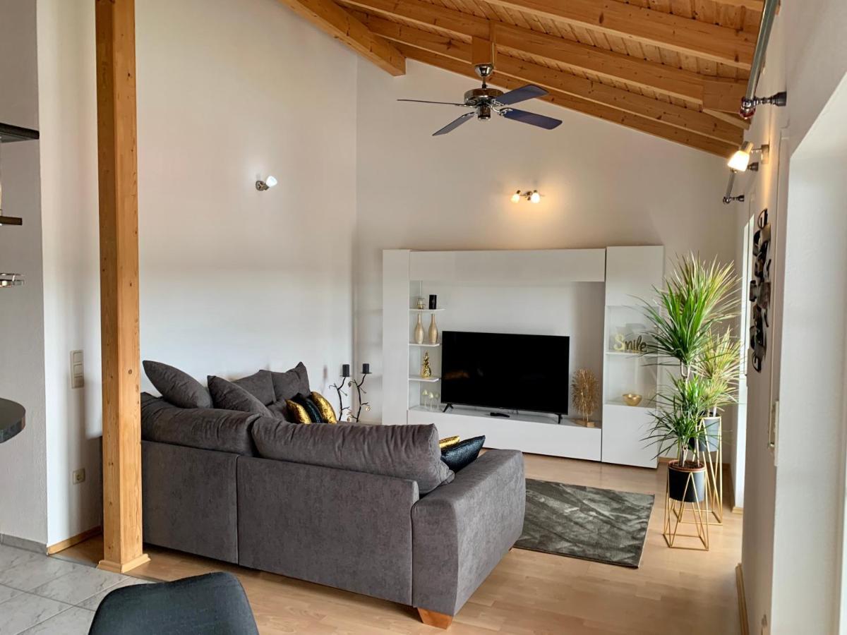 Apartment Im Sonneneck bis 4 Personen mit Parkplatz, W-LAN, Netflix im Thüringer Wald, Schleusingen Exterior foto